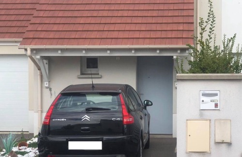 Saint-Pierre-du-Perray Apartamento | LILYA House - at 5 min to Carré Sénart - Parking - Wi-Fi - Netflix - Prime