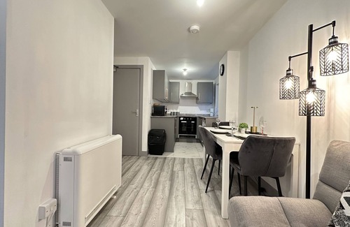 Marston Green Apartamento | Apartamento-Baño en la habitacion-Moderno-Vista a la Calle-Lilypad