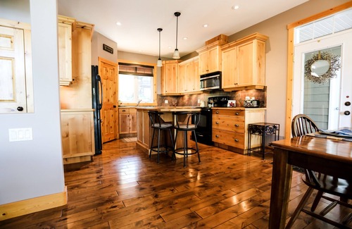 East Kootenay Casa | Lily’s Nighean - 4 bdr 4 bathroom Custom Home Mountain Retreat
