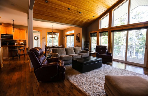 East Kootenay Casa | Lily’s Nighean - 4 bdr 4 bathroom Custom Home Mountain Retreat