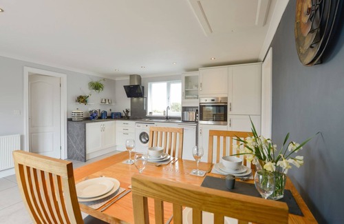 Okehampton Cabaña | LILYS PAD, pet friendly, with open fire in Okehampton
