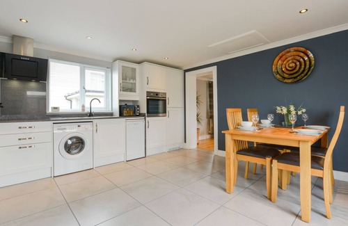Okehampton Cabaña | LILYS PAD, pet friendly, with open fire in Okehampton
