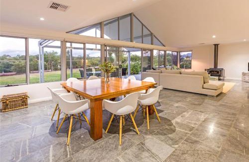 Yallingup Casa | Lilywood - Minutes from Wineries and Yallingup Beach