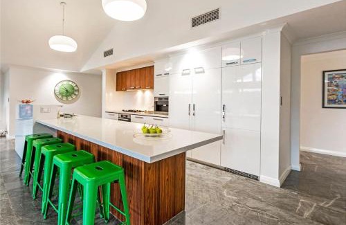 Yallingup Casa | Lilywood - Minutes from Wineries and Yallingup Beach