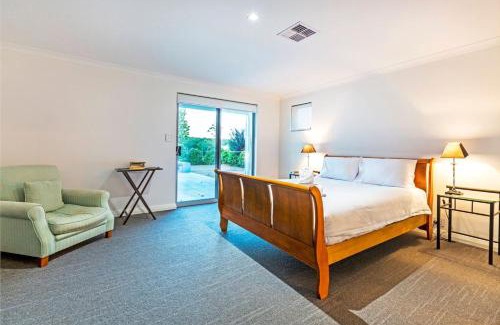 Yallingup Casa | Lilywood - Minutes from Wineries and Yallingup Beach