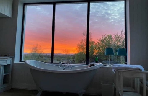 Limavady Casa | Limavady Mountain Views Hot Tub
