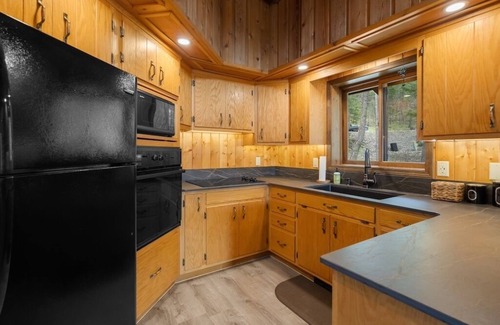 Kalispell Cabina | Limberlost West - Your Montana cabin on a lake!
