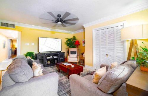 Seven Mile Beach Apartamento | Lime Tree Bay Unit # 40