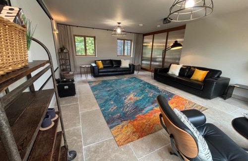 Bulmer Casa | Lime Tree House - Sleeps 12 - Hot Tub