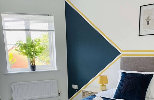 Swindon Otro | Limefield - 3 Bedroom House, Free Parking, WIFI & Netflix