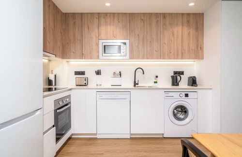 Collblanc y La Torrassa Apartamento | Limehome Barcelona Plaça Pirineus