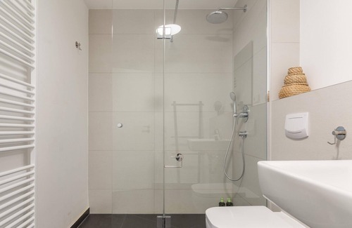 Zentrum-West Apartamento | limehome Leipzig Jahnallee | Suite XL+terrace (LT)