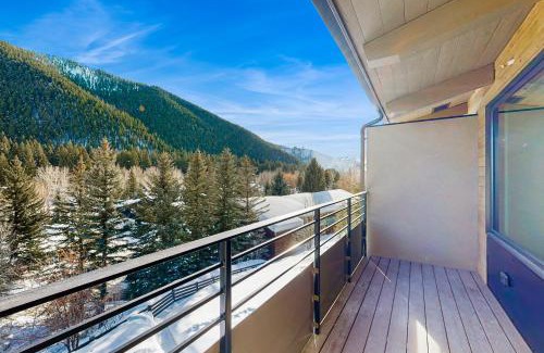 Warm Springs Apartamento | Limelight Base Camp Condo. Ski, bike, & adventure!