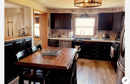 Oak Harbor Casa | Limestone Corner Bungalow