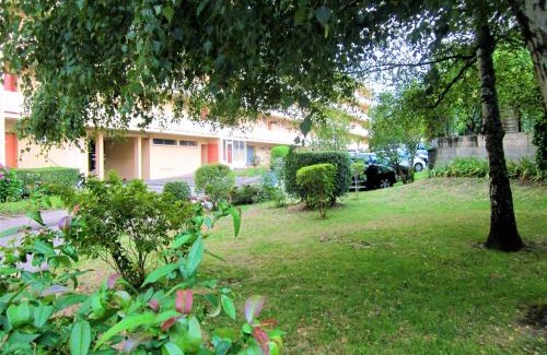 Limoges Apartamento | LIMOGES, bus direct CHU, mairie, facS, à10mn petit leclerc ET A20 et RN141 !