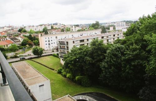 Limoges Apartamento | LIMOGES ,bus ligne directe mairie,CHU,facs ,à 5mn du petit leclerc!