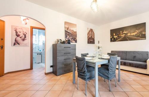 Lonato del Garda Apartamento | Limone Apartment - Featuring a Private Garden and Access to a Pool