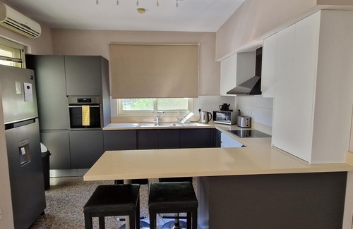 Pervolia Villa | LIMONIA - Villa de lujo frente a la playa junto a la playa con bandera azul con capacidad para 12 (+1 niño