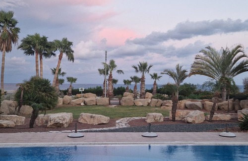 Pervolia Villa | LIMONIA - Villa de lujo frente a la playa junto a la playa con bandera azul con capacidad para 12 (+1 niño