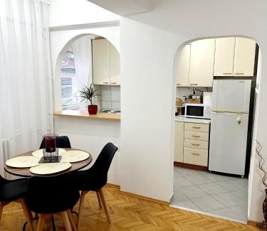 Centar Apartamento | Lina's Apartment -Modern & Cozy Central Skopje
