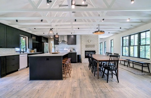 Newberg Casa | Lince House ~ In the Center of it All!