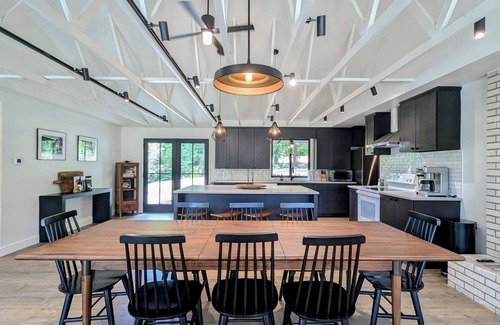 Newberg Casa | Lince House ~ In the Center of it All!