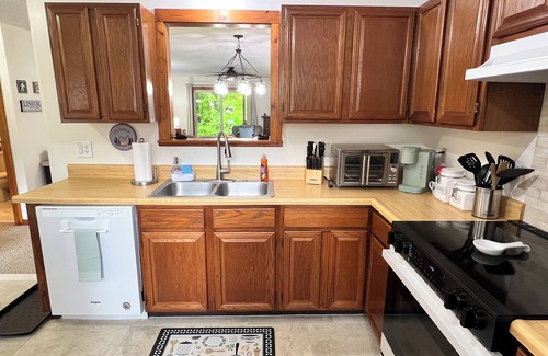 Lincoln Condominio | Lincoln Condo: Minutes to Skiing & Hiking with Pool