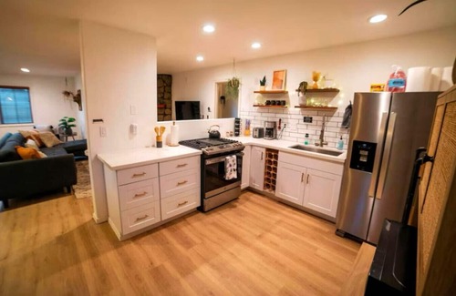 Woodlands Casa | Lincoln Log Cabin | Renovated | Near Attractions