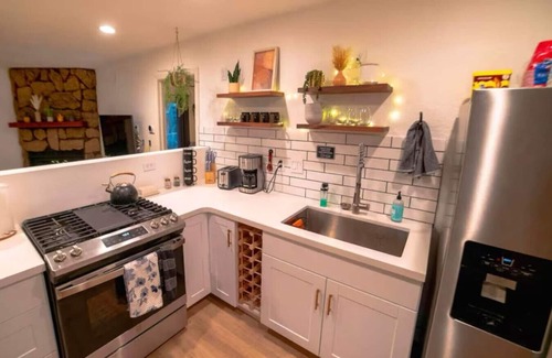Woodlands Casa | Lincoln Log Cabin | Renovated | Near Attractions