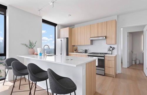 River North Apartamento | Lincoln Park Haven: Balcony, Walk to Whole Foods