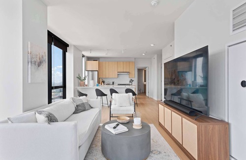 River North Apartamento | Lincoln Park Haven: Balcony, Walk to Whole Foods