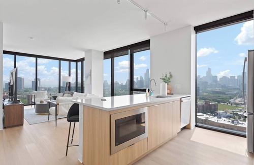 River North Apartamento | Lincoln Park Haven: Balcony, Walk to Whole Foods