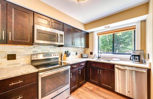 Lincoln Casa | Lincoln Townhome with Community Pool and Club Access!