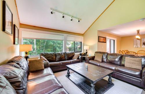 Lincoln Casa | Lincoln Townhome with Community Pool and Club Access!