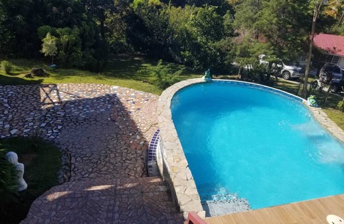 Altos del Maria Casa | Linda vista, enorme terraza, barbacoa y piscina. Disfruta del grato ambiente.