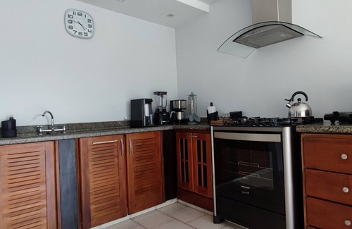 Daniela Casa | Linda Casa, 4 Quartos com Piscina e Churrasqueira a 150 Metros da Praia