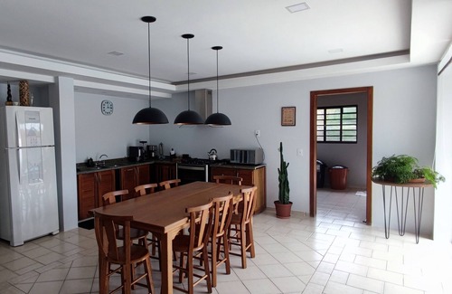Daniela Casa | Linda Casa, 4 Quartos com Piscina e Churrasqueira a 150 Metros da Praia