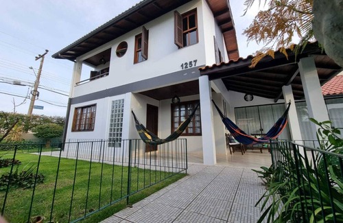 Daniela Casa | Linda Casa, 4 Quartos com Piscina e Churrasqueira a 150 Metros da Praia