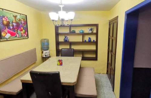 Centro Casa | Linda casa azul ubicada en el corazón de Pátzcuaro