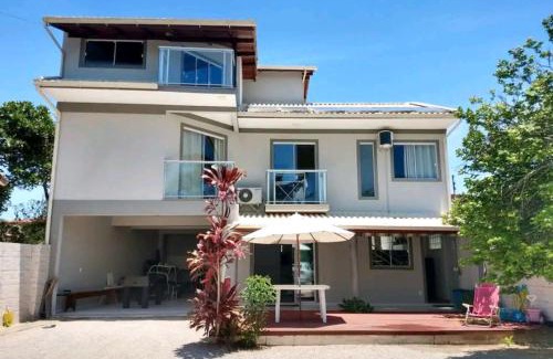 Governador Celso Ramos Casa | Linda casa triplex 50 metros do mar