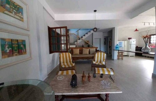 Cem Bracas Casa | Linda Casa em Búzios com 03 Quartos, ar Condicionado, Piscina e Churrasqueira