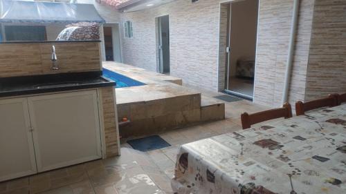 Itanhaem Casa | Linda casa Edícula "fundos do terreno" com piscina