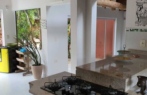 Guarutuba Casa | Linda Casa PÉ NA Areia, Três Suítes, Churrasqueira, Hidromassagem