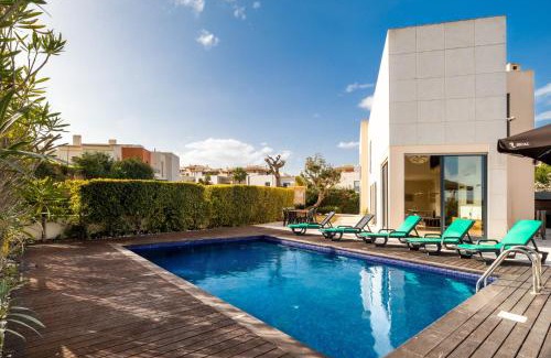 Santa Eulalia Casa | LINDA Oura Beach 4BR Villa 10 New for rent!