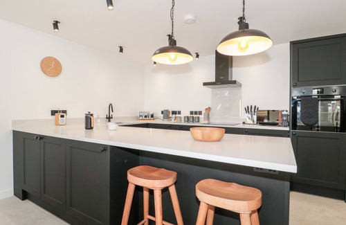 Wincanton Cabaña | LINDEN BARN, pet friendly, luxury holiday cottage in Wincanton