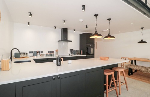 Wincanton Cabaña | LINDEN BARN, pet friendly, luxury holiday cottage in Wincanton