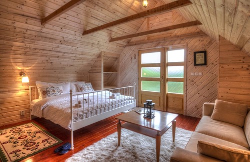 Velika Plana Chalet De Esquí | Linden Tree Retreat & Ranch