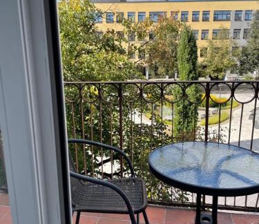 Panevezys Apartamento | Lindens apartments with AC and view to central square