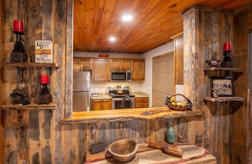 Sylva Cabina | Lindisfarne - Gorgeous Mountain Cabin located Close to Mountain Attractions!