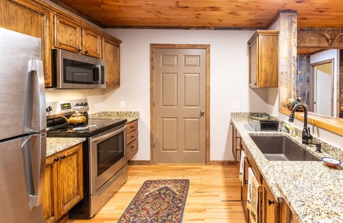 Sylva Cabina | Lindisfarne - Gorgeous Mountain Cabin located Close to Mountain Attractions!